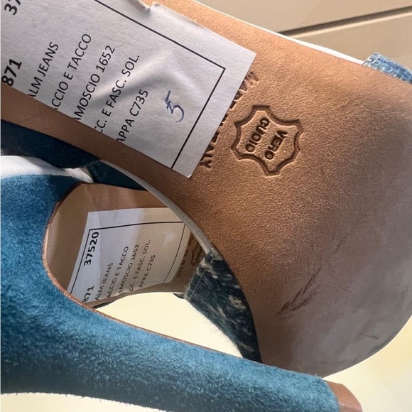 GIOVANNA GRAZZINI MADE IN ITALY Blue and White Stiletto Sandals Floral Design - Picture 5 of 6